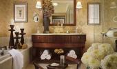 Bellagio Hotel Guest Bathroom with Bath Tub